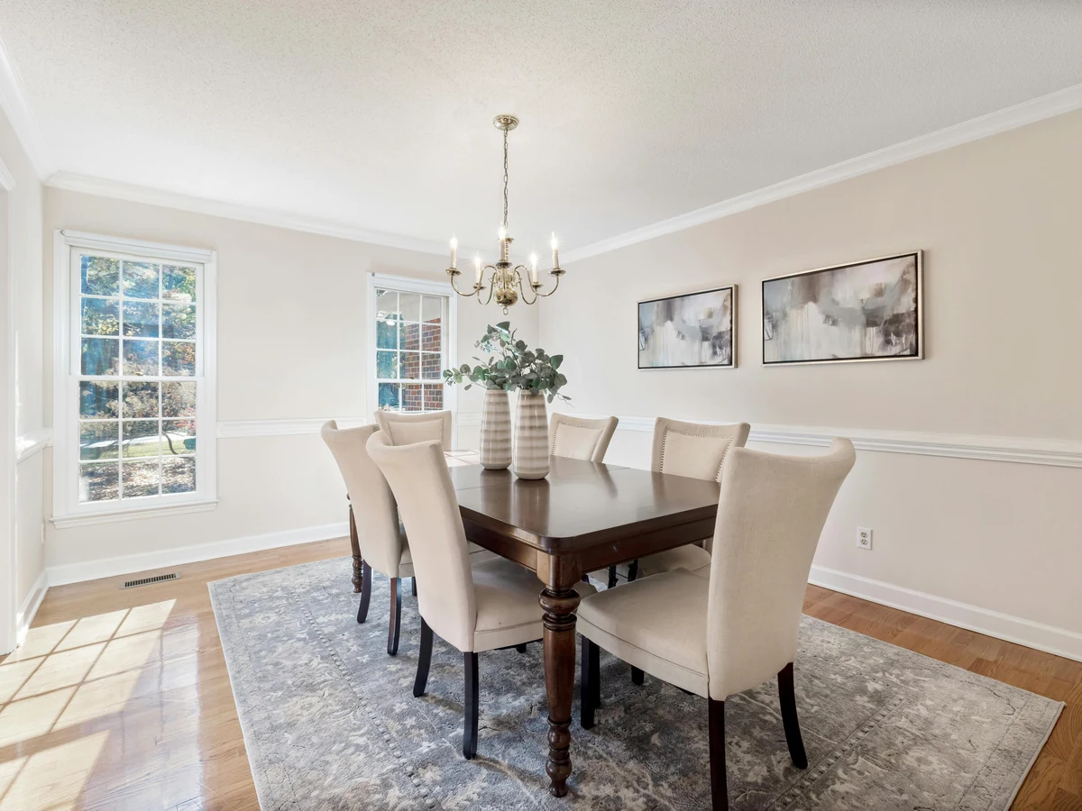 dining-room-painting-classic-dining-room-windsor-decorators Classic dining room professionally painted by Windsor Decorators