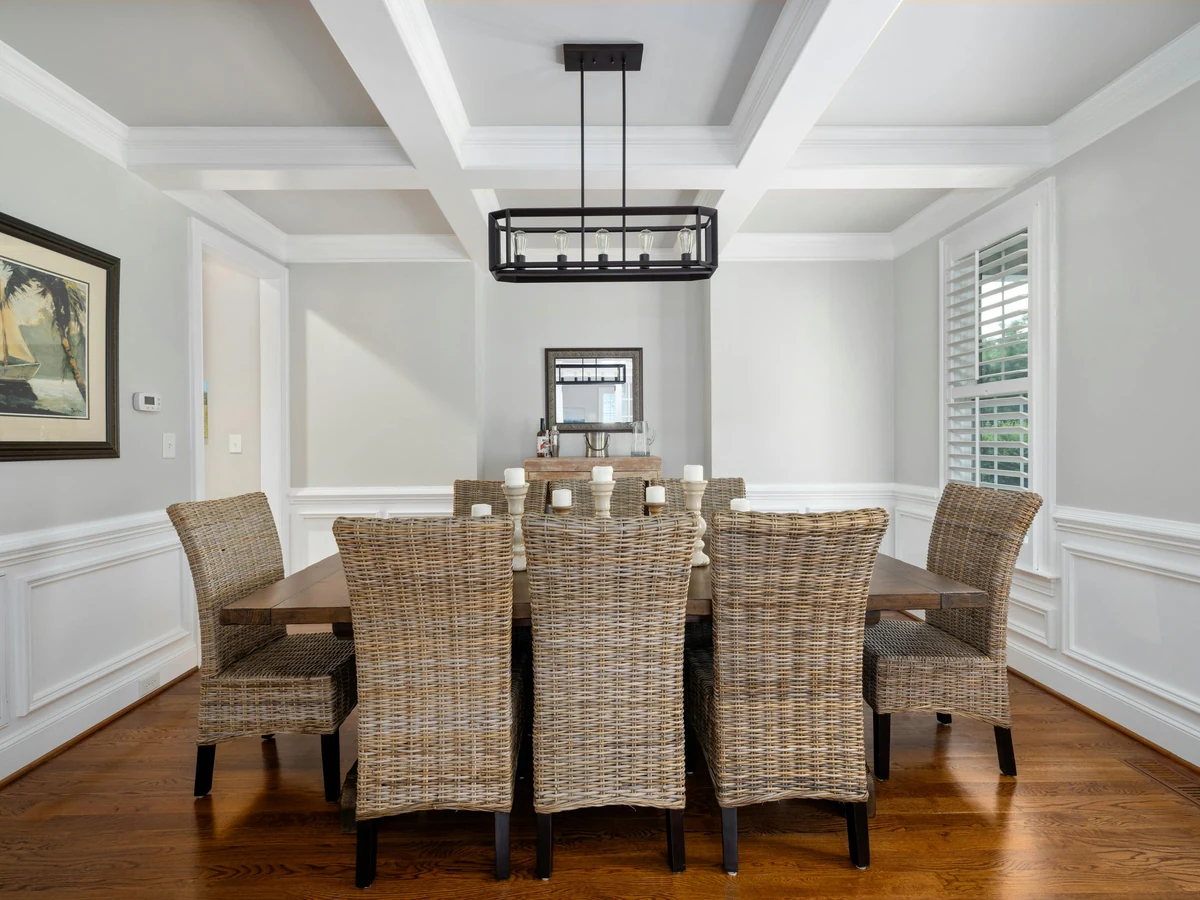 dining-room-painting-formal-dining-room-windsor-decorators Formal dining room with professional painting and period details by Windsor Decorators