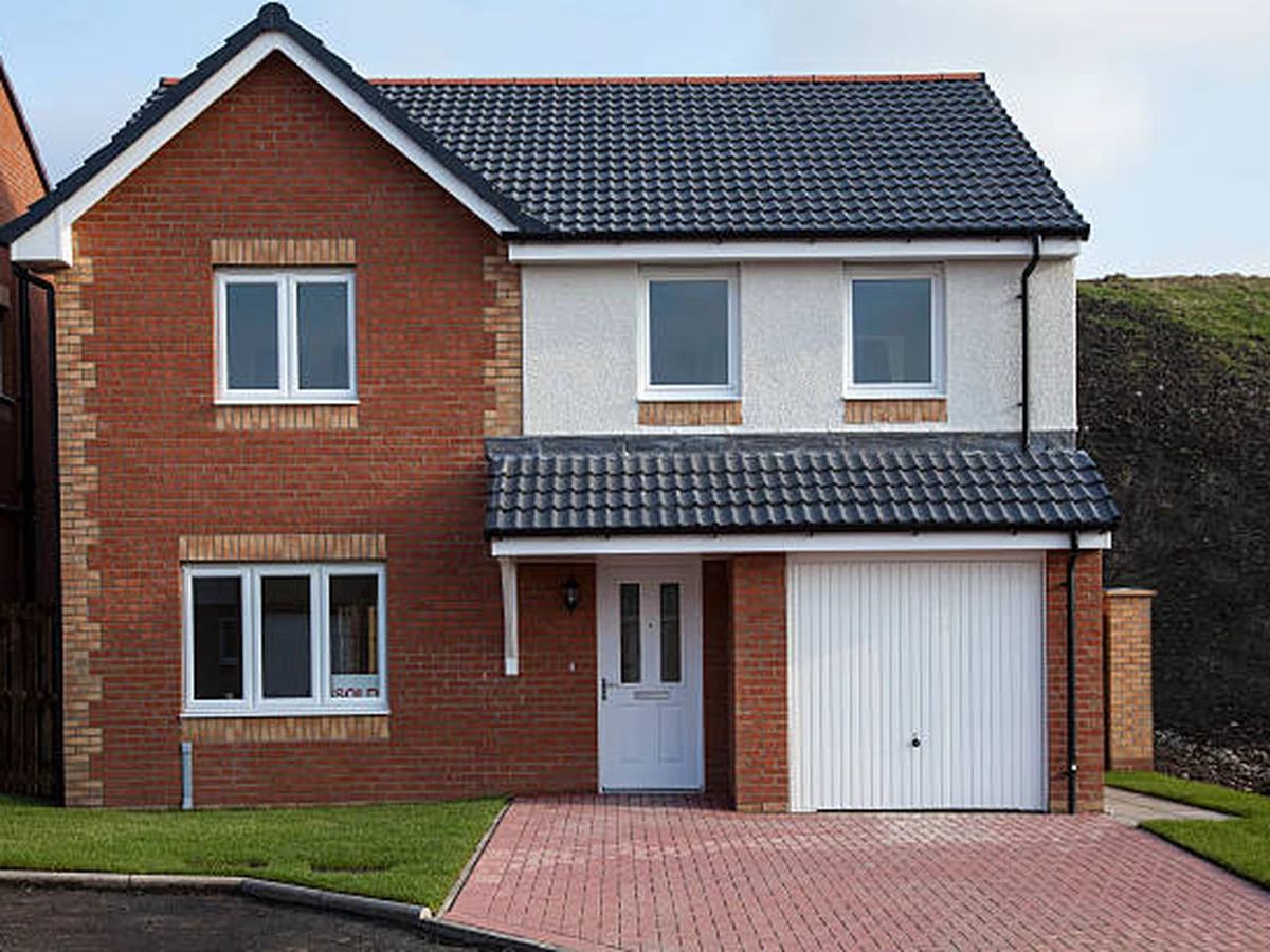 exterior-painting-new-build-detached-windsor-decorators Detached house exterior painting Slough SL1 Windsor Decorators