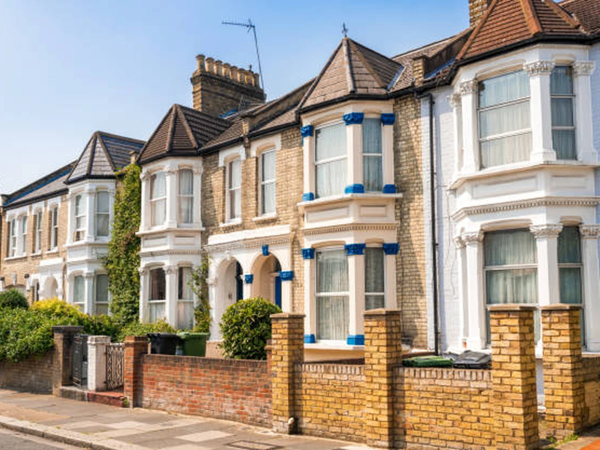exterior-painting-victorian-terraced-houses-windsor-decorators Victorian terraced houses exterior painting in Windsor by Windsor Decorators