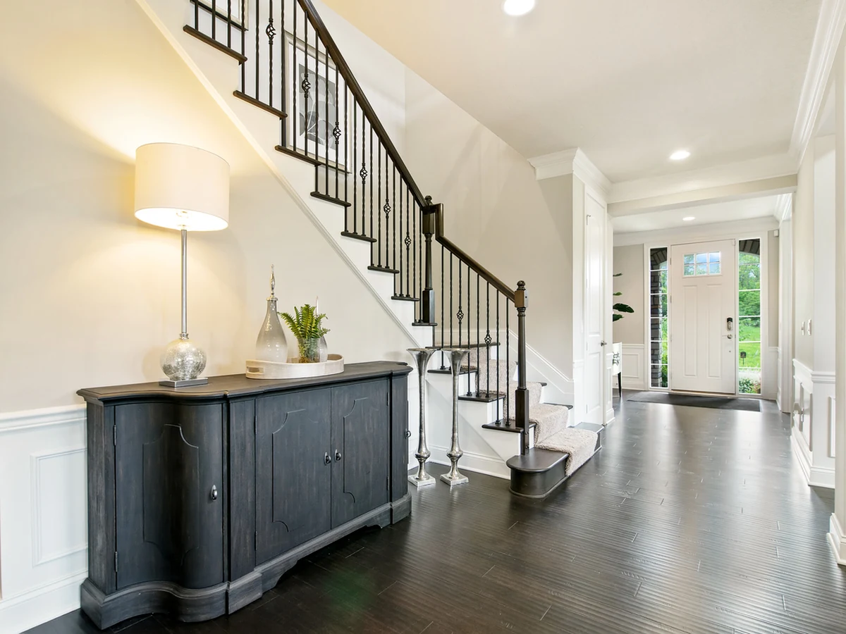 hallway-painting-grand-entrance-hall-windsor-decorators Grand entrance hall interior painting Sunningdale executive property Windsor Decorators