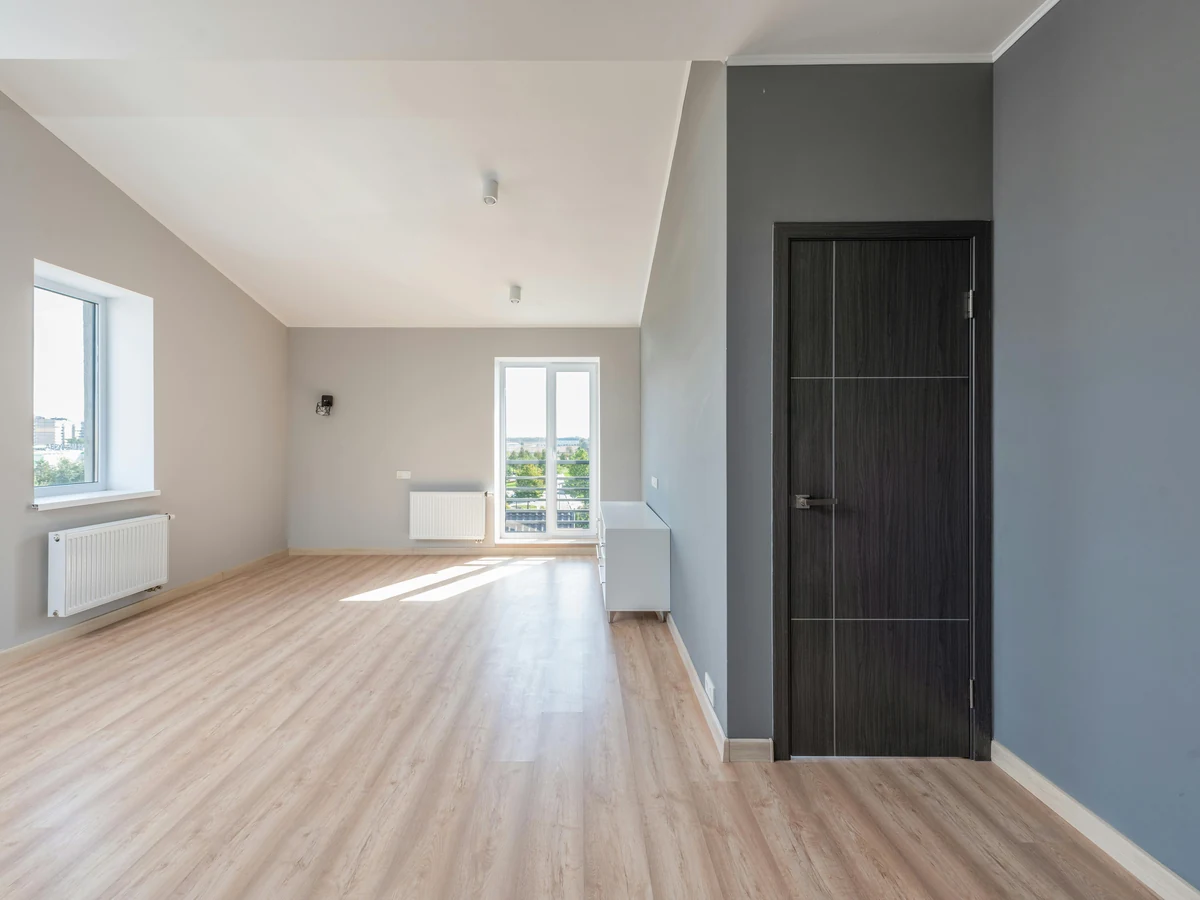 interior-painting-empty-grey-room-windsor-decorators Interior painting in period property Old Windsor by Windsor Decorators