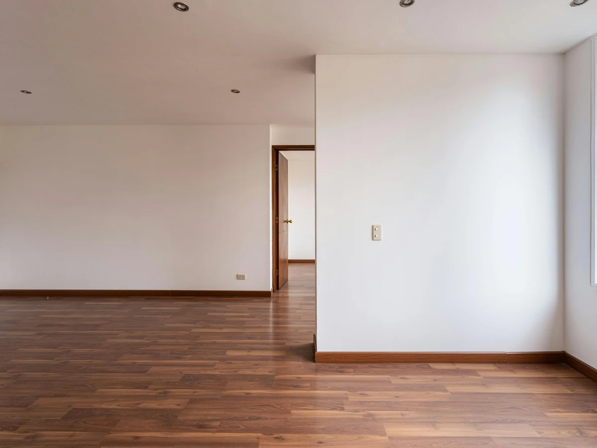 interior-painting-empty-room-white-windsor-decorators Interior painting in Horton period property by Windsor Decorators