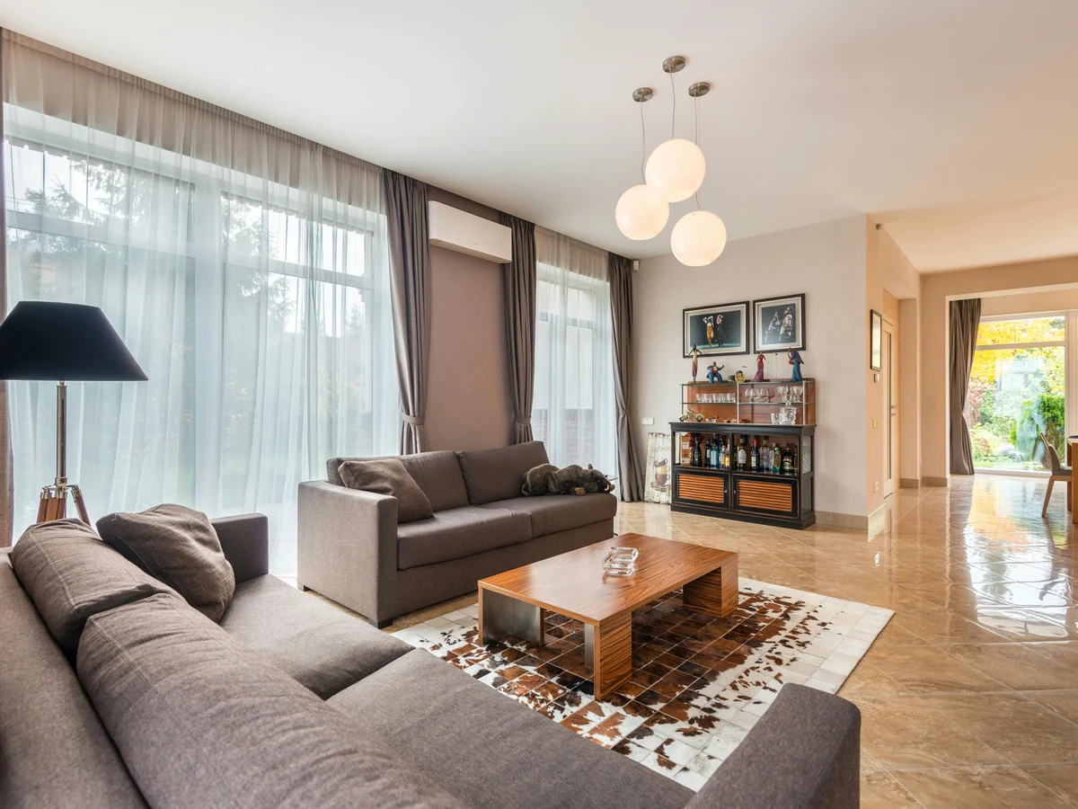 living-room-painting-spacious-living-room-windsor-decorators Spacious living room interior painting for Virginia Water Wentworth Estate property