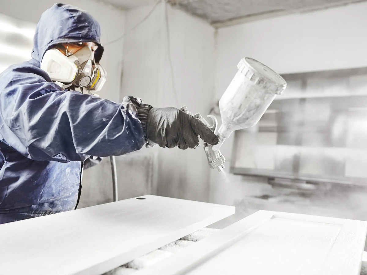 painting-decorating-worker-protective-gear-windsor-decorators Windsor Decorators painter in protective gear working on a Wraysbury property